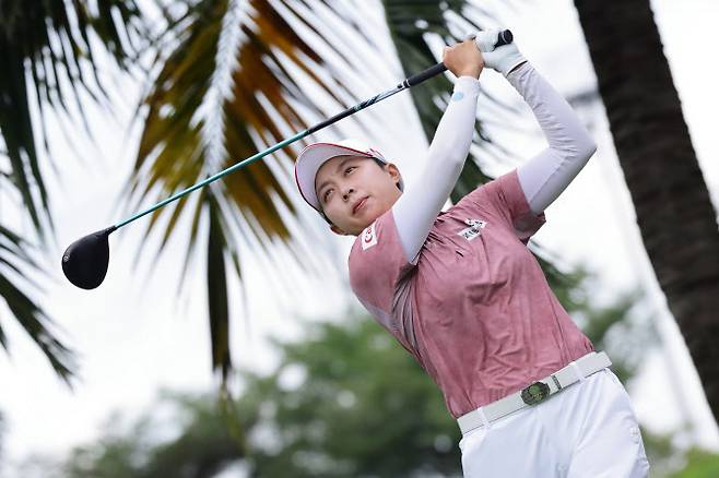 김효주가 26일 싱가포르의 센토사 골프클럽에서 열린 LPGA 투어 HSBC 위민스 월드 챔피언십 1라운드에서 드라이버 티샷을 날리고 있다.(사진=AP/뉴시스)