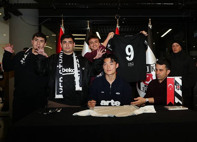 팬 사인회에 나선 오현규(베식타스 제공)