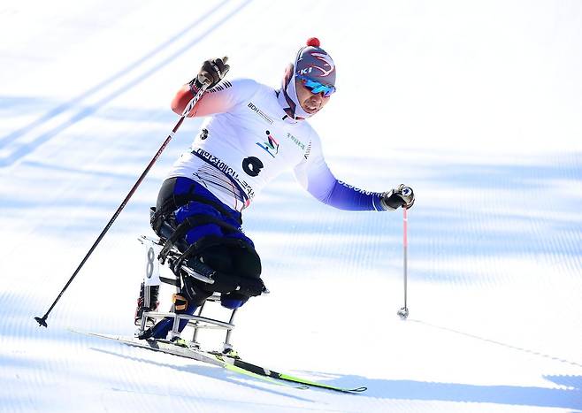 2026 밀라노-코르티나담페초 겨울패럴림픽(장애인올림픽)이 다음 달 7일 오전 4시 개회식을 시작으로 열흘간의 열전을 시작한다. 5개 종목(바이애슬론, 스노보드, 알파인스키, 크로스컨트리스키, 휠체어컬링)에 선수 20명이 출전하는 한국은 금 1개, 동메달 1개로 종합 순위 20위 안에 드는 것을 목표로 삼았다. 사진은 신의현(바이애슬론, 크로스컨트리스키) 모습. 대한장애인체육회 제공