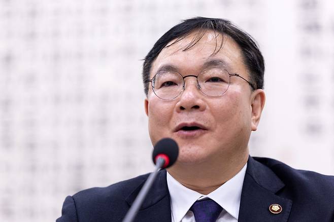 박영재 법원행정처장이 4일 서울 여의도 국회에서 열린 제432회국회(임시회) 법제사법위원회 제1차 전체회의에 출석해 의원 질의에 답변하고 있다. 2026.2.4 뉴스1