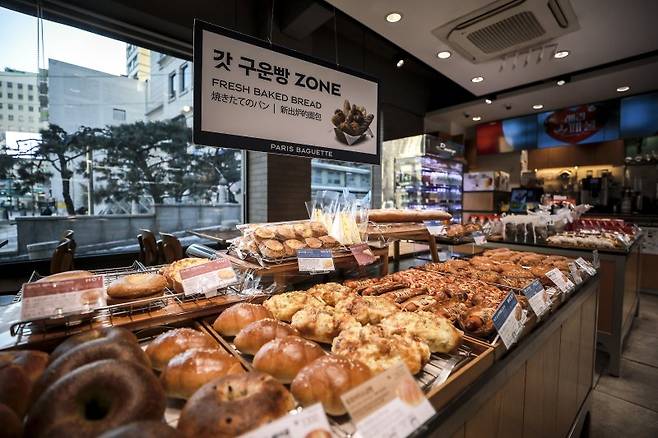 서울시내 파리바게뜨 매장에 빵이 진열되어 있다.  뉴시스