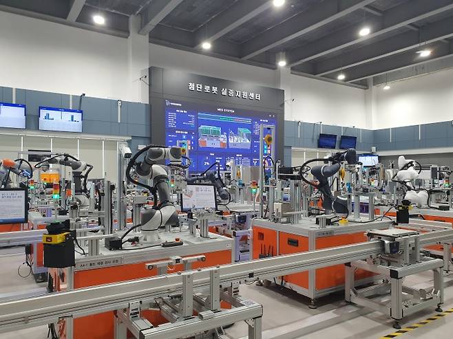 제조AX 상설전시관 첨단로봇 실증지원센터&nbsp;모습.