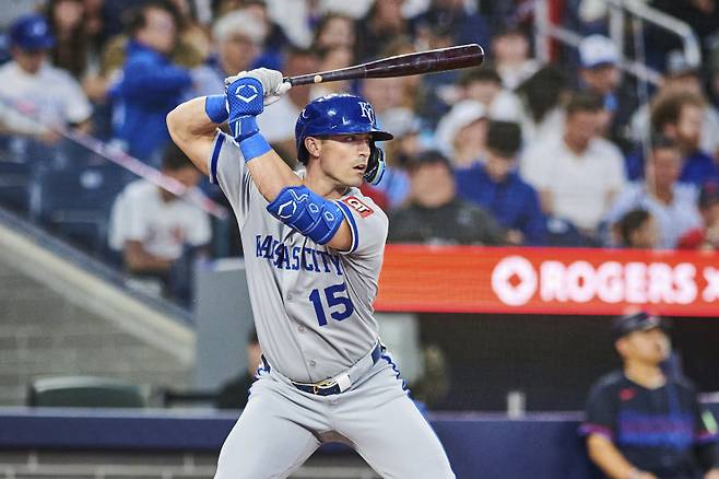 <yonhap photo-2847=""> Kansas City Royals' Randal Grichuk bats against the Toronto Blue Jays during seventh-inning baseball game action in Toronto, Friday, Aug. 1, 2025. (Sammy Kogan/The Canadian Press via AP) MANDATORY CREDIT/2025-08-02 11:52:03/ <저작권자 ⓒ 1980~2025 ㈜연합뉴스. 무단 전재 재배포 금지, AI 학습 및 활용 금지></yonhap>
