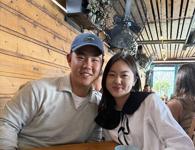 지난해 말 결혼한 김주형은 부인 이서연씨를 가족 식사모임에서 처음 만났다. [사진 김주형]