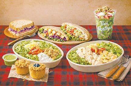 팀홀튼이 ‘한 끼 식사’ 전략을 확대하며 선보인 신메뉴인 샌드위치, 샐러드, 스콘. [사진 각 브랜드]