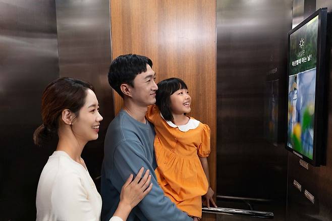최근 엘리베이터 TV광고가 실질적 구매 행동을 끌어내는 커머스 플랫폼으로 가능성을 확장해 나가고 있다. 사진 타운보드