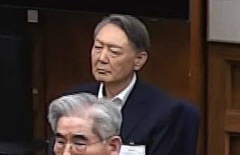 윤석열 전 대통령이 19일 오후 서울 서초구 서울중앙지방법원에서 열린 12·3 비상계엄 관련 내란 우두머리 혐의 사건 1심 선고공판에 출석해 선고를 받고 있다. 뉴스1