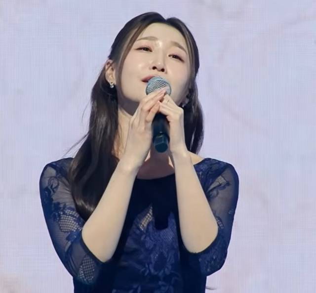 ▲ 26일 방송된 TV조선 ‘미스트롯4’에서 칠갑산을 부르는 이소나.