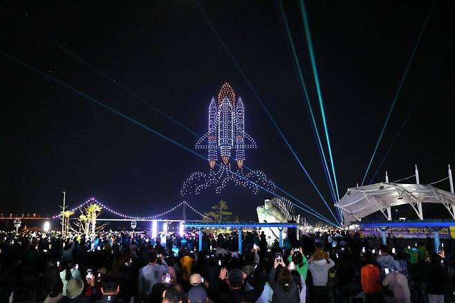 고흥군, 1500대 드론 빛의 향연! 녹동항 드론쇼 공연. 고흥군 제공