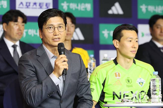 [서울=뉴시스] 권창회 기자 = 정정용 전북현대모터스 감독이 25일 서울 서대문구 스위스그랜드호텔에서 열린 2026 K리그1 개막 미디어데이에서 올시즌 각오를 밝히고 있다. 2026.02.25. kch0523@newsis.com