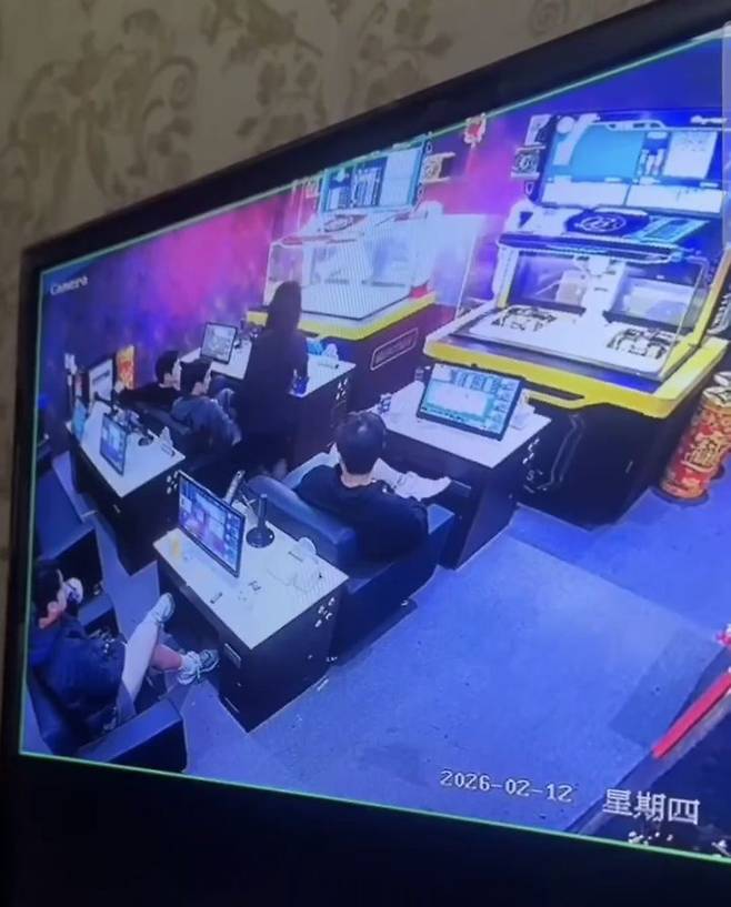 [서울=뉴시스] 프로야구 롯데 자이언츠 선수 4명이 대만 스프링캠프 기간 중 현지 불법 도박장을 출입한 사실이 드러나면서 야구계에 큰 파장이 일고 있다. (사진='Mr.Market' X 캡처). 2026.02.13. *재판매 및 DB 금지