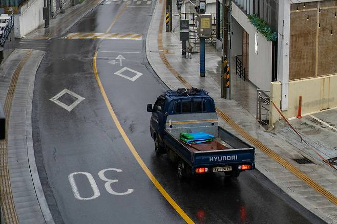 실거주 의무 완화 기대감 속에 서울 아파트 시장에서 세입자 퇴거 위로금을 둘러싼 이른바 ‘이사비 협상’ 분위기가 달라지고 있다. Unsplash
