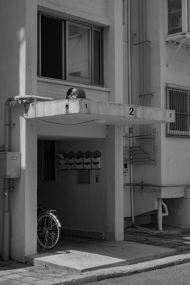 서울 아파트 매매 매물이 한 달 새 증가세를 보이며 시장 관망세가 이어지고 있다. Unsplash