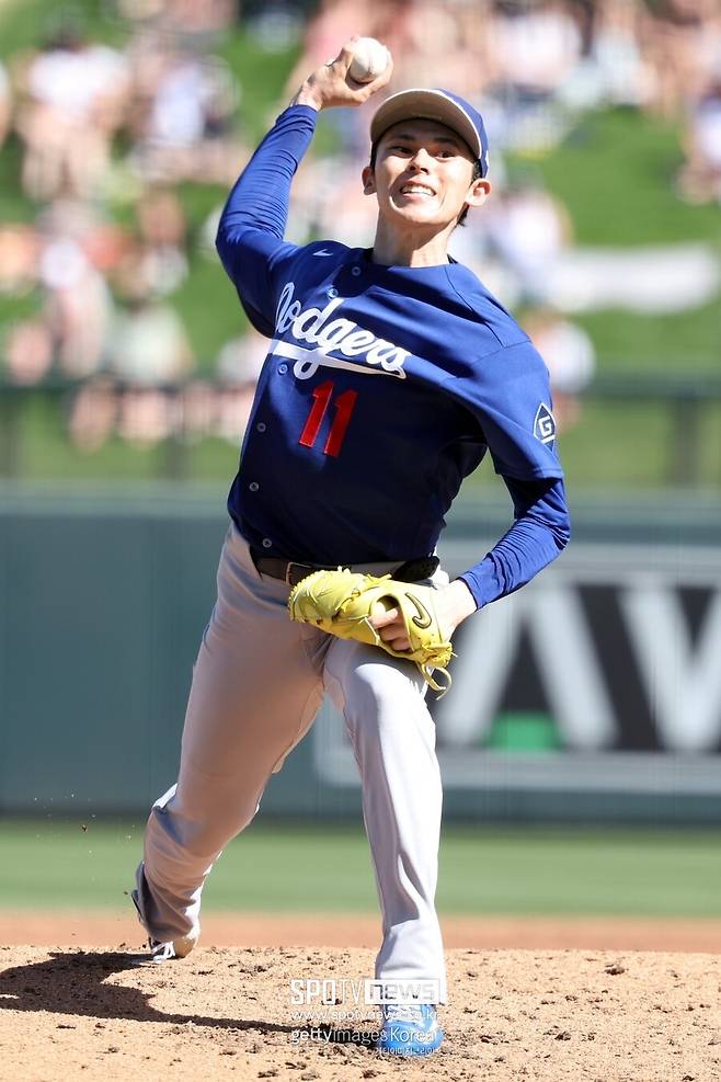 ▲ 지난해 포스트시즌에서 불펜으로 압권의 성적을 남기며 2026시즌을 향한 기대감을 키웠던 사사키 로키가 시범경기 첫 등판에서 선발 투수로 최악의 투구를 남겼다.