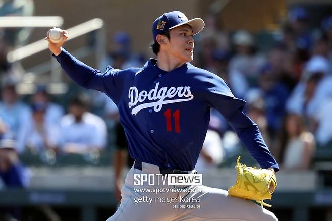 ▲ 지난해 포스트시즌에서 불펜으로 압권의 성적을 남기며 2026시즌을 향한 기대감을 키웠던 사사키 로키가 시범경기 첫 등판에서 선발 투수로 최악의 투구를 남겼다.