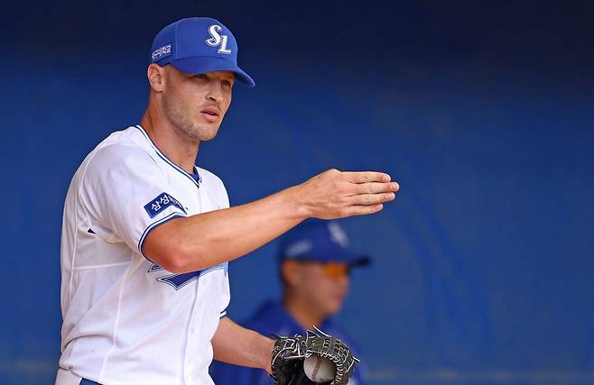 ▲ 갑작스러운 팔꿈치 통증으로 구단을 긴장시키고 있는 맷 매닝은 한국으로 귀국해 정밀 검진을 받을 예정이다 ⓒ삼성 라이온즈