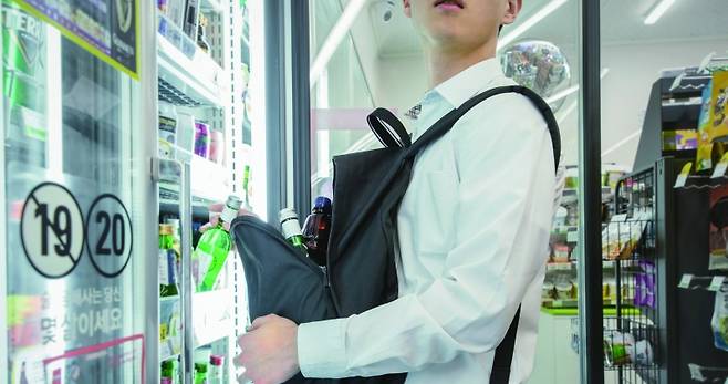 촉법소년은 아이들에게 범죄자란 낙인 대신 기회를 주자는 취지였지만, 이를 악용하는 사례도 적지 않다.[사진｜게티이미지뱅크]