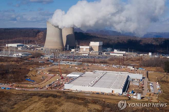 미국 펜실베이니아주 서스퀘하나 원전 옆에 건설 중인 아마존 웹서비스의 데이터센터 [AP 연합뉴스 자료사진. 재판매 및 DB 금지]