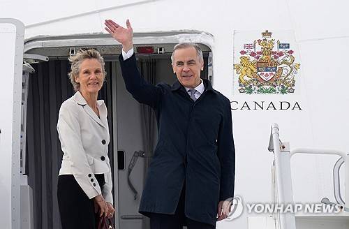 순방 나선 카니 캐나다 총리(오른쪽) [AP 연합뉴스. 재판매 및 DB 금지]