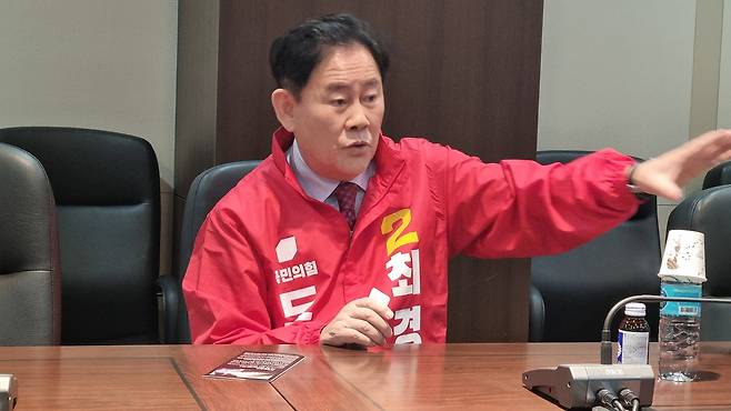 최경환 경북도지사 예비후보가 기자 간담회에서 자신의 소신을 밝히고 있다. /김세동기자