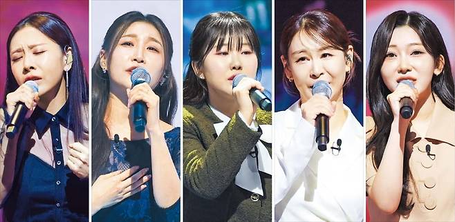 지난 26일 방송된 ‘미스트롯4’ 준결승 톱(TOP)5에 선정된 허찬미(왼쪽부터), 이소나, 홍성윤, 윤태화, 길려원. /TV조선