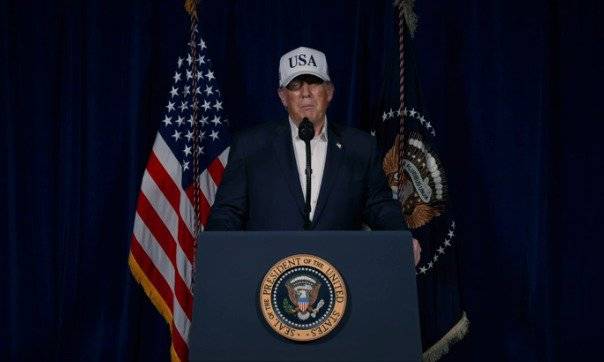 도널드 트럼프 미국 대통령이 28일(현지시간) 이란에 대한 공격 개시를 공식화했다. 트럼프 대통령은 이날 소셜미디어(SNS) 트루스소셜에 올린 8분짜리 영상을 통해 "조금 전 이란 내 중대 전투를 시작했다＂며 미국의 이란 공격 사실을 확인했다. 트루스소셜 갈무리 뉴스1