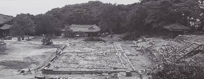 1970년대 불국사 공사가 이뤄지기 전 무설전터. 사진 불국사박물관(촬영 이정모)