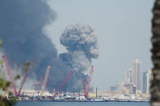 28일 바레인 마나마에서 연기가 피어오르고 있다. 로이터연합뉴스