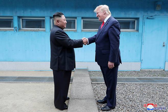 U.S. President Donald Trump, right, shakes hands with North Korean leader Kim Jong-un as they meet at the demilitarized zone separating the two Koreas, in Panmunjom on June 30, 2019. [YONHAP]