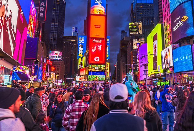 미국 뉴욕 타임스퀘어에 몰린 인파.[게티이미지뱅크]