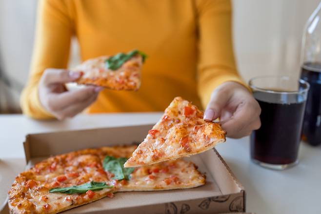 피자를 먹고 있다.[게티이미지뱅크]