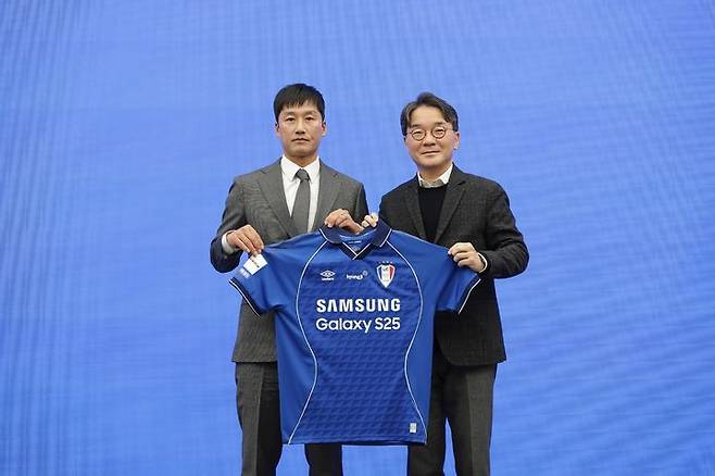 [서울=뉴시스] 프로축구 K리그2 수원 삼성, 구단 제11대 사령탑으로 이정효 감독 선임. (사진=수원 삼성 제공) *재판매 및 DB 금지