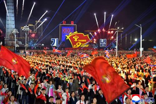 북한, 김일성광장서 당대회 기념 청년학생 야회 북한, 김일성광장서 당대회 기념 청년학생 야회     (평양 조선중앙통신=연합뉴스) 지난 27일 평양 김일성광장에서 당 제9차대회 기념 청년학생들의 야회가 열렸다고 조선중앙통신이 28일 보도했다. 2026.2.28      [국내에서만 사용가능. 재배포 금지. For Use Only in the Republic of Korea. No Redistribution]     nkphoto@yna.co.kr (끝)   <저작권자(c) 연합뉴스, 무단 전재-재배포, AI 학습 및 활용 금지>