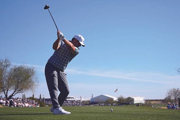 PGA 투어 피닉스 오픈 당시 백스윙을 하고 있는 크리스 고터럽. 오른 무릎을 쭉 펴고 있는 모습이 인상적이다. 이처럼 오른 무릎을 펴면 엉덩이와 어깨 회전에 도움이 된다. Getty Images