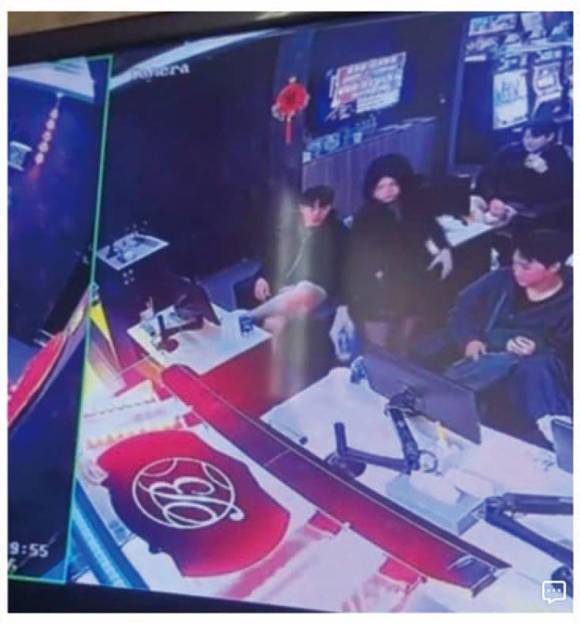 롯데 자이언츠 선수들이 2월12일 대만 스프링캠프 기간에 현지 게임장을 출입한 모습 ⓒ뉴시스