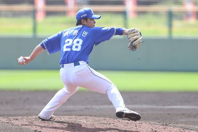 ▲ 이승민. 삼성 라이온즈는 28일 일본 오키나와 나하의 셀룰러 스타디움에서 일본프로야구 요미우리 자이언츠와 스프링캠프 원정 연습경기를 치렀다. 이날 9회까지 정상적으로 진행 후 요미우리의 요청으로 10회초, 11회초를 추가로 실시했다. 삼성은 아쉽게 2-4로 패했다. 이승민의 완벽한 투구는 빛을 발했다. ⓒ삼성 라이온즈