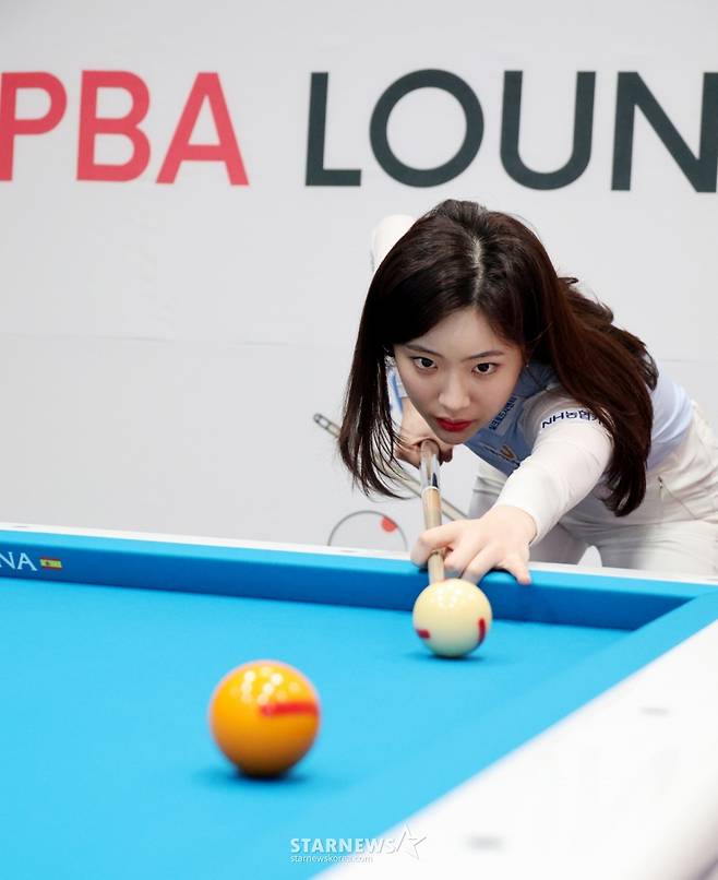 인터뷰를 앞두고 시범을 보이고 있는 정수빈. /사진=강영조 선임기자