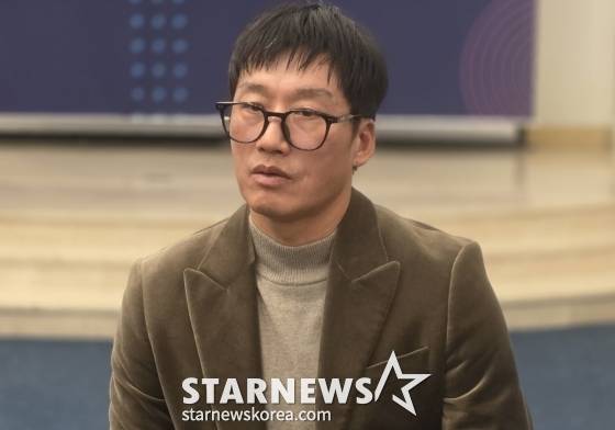 25일 서울 서대문구 스위스 그랜드 호텔에서 열리는 하나은행 K리그2 2026 개막 미디어데이를 앞두고 취재진과 만난 이정효 수원 삼성 감독. /사진=김명석 기자