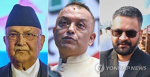 왼쪽부터 올리 전 네팔 총리, 타파 네팔회의당 대표, 발렌 전 카트만두 시장 [AP 연합뉴스. 재판매 및 DB 금지]