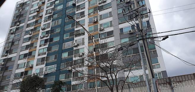 ▲ 1일 오전 포항시 남구 아파트 단지 일대에 태극기 게양을 찾아보기 힘든 모습. 황영우 기자