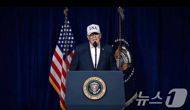 도널드 트럼프 미국 대통령이 28일(현지시간) 이란에 대한 공격 개시를 공식화했다. 트럼프 대통령은 이날 소셜미디어(SNS) 트루스소셜에 올린 8분짜리 영상을 통해 "조금 전 이란 내 중대 전투를 시작했다＂며 미국의 이란 공격 사실을 확인했다. 또한 트럼프 대통령은 이날 자신의 소셜미디어 트루스소셜을 통해 ＂역사상 가장 사악한 인물 중 한 명인 하메네이가 죽었다＂라고 밝혔다. (트럼프소셜미디어X 캡쳐, 재판매 및 DB금지)2026.3.1 ⓒ 뉴스1