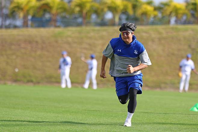 삼성 최지광이 일본 오키나와 스프링캠프에서 러닝하고 있다. 사진 | 삼성 라이온즈