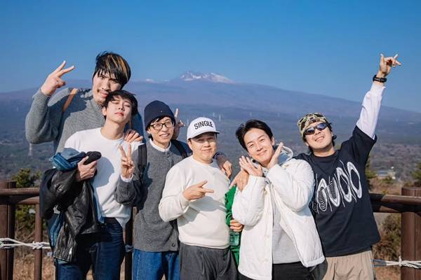 최홍만, 주우재, 유재석, 김광규, 허경환, 하하(왼쪽부터) ⓒ허경환 SNS