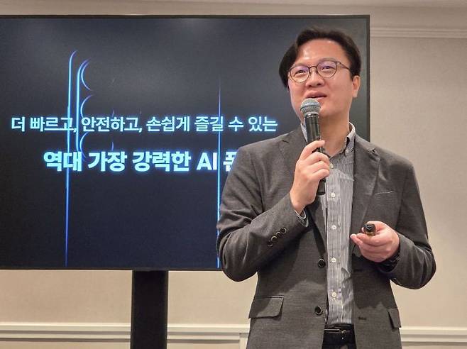 지난달 26일(현지시간) 미국 샌프란시스코에서 진행된 갤럭시 하드웨어 혁신 브리핑에서 삼성전자 MX사업부 하드웨어 담당 문성훈 부사장이 설명하고 있는 모습. 삼성전자 제공