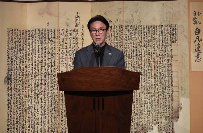 김민석 국무총리가 1일 서울 용산구 백범김구기념관에서 열린 2026 백범 김구 탄생 150주년 기념 창작 판소리 '백범 김구' 공연에서 축사하고 있다. 연합뉴스.