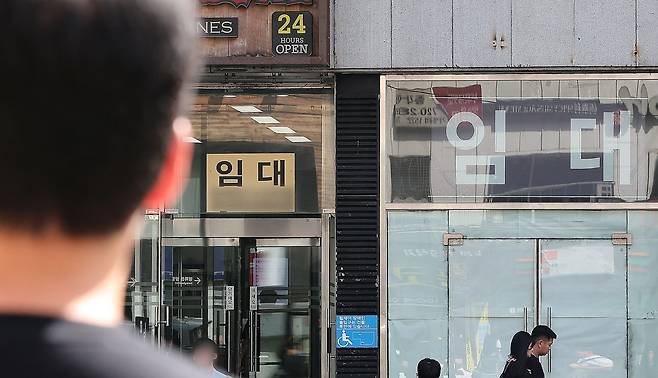 서울 종로구의 빈 상가에 붙은 임대 문의. 2025.9.25 뉴스1