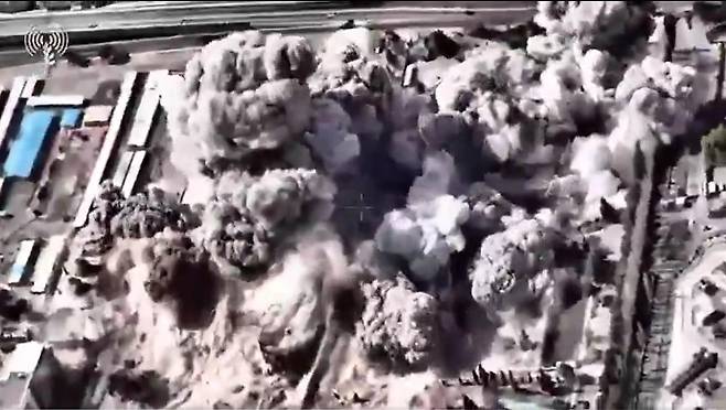 이스라엘군이 1일(현지 시간) ‘X’ 계정을 통해 하루 전 미국과 공동으로 거행한 이란 공습 영상을 공개했다. 이스라엘군 X