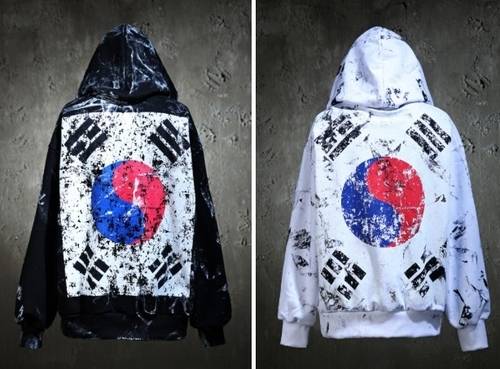태극기 후드티. 사진=바이더알 캡처