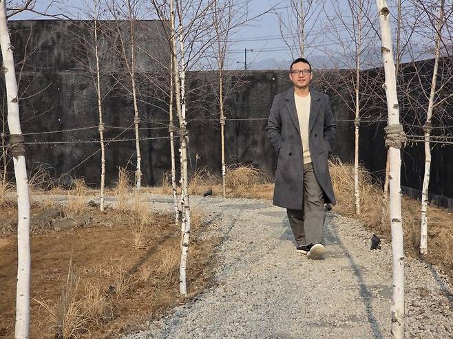 인터뷰를 위해 포천 한 카페에서 만난 농부이자 작가인 안효원씨. /사진=김희선 기자