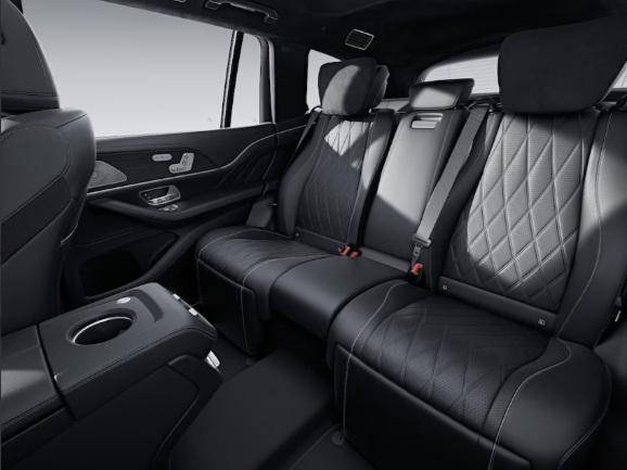 대형 SUV답게 널찍한 GLS 실내. 2열까지 접으면 최대 2,400L의 적재 공간이 확보된다. 메르세데스-벤츠 제공